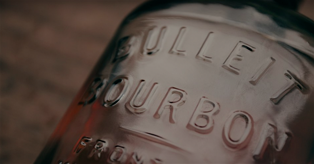 Bulleit Bourbon es una historia de vida, muerte y resurrección. La historia de un bourbon creado hace casi 200 años y recuperado hace tres décadas. La ilusión de un tabernero de Kentucky y la de su tataratataranieto.